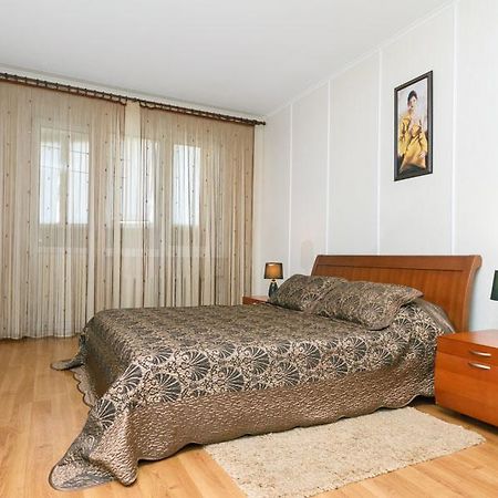 Sribnokilska 22 Apartment Kyiv Exterior photo
